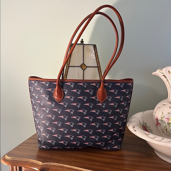 NWT Dooney & Bourke New England Patriots Tote NFL Handbag Orig $298 - Picture 3 of 8